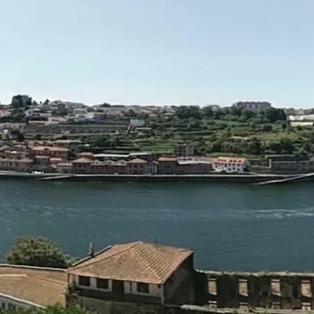 Amazing Riverside Balcony 2br Apartment