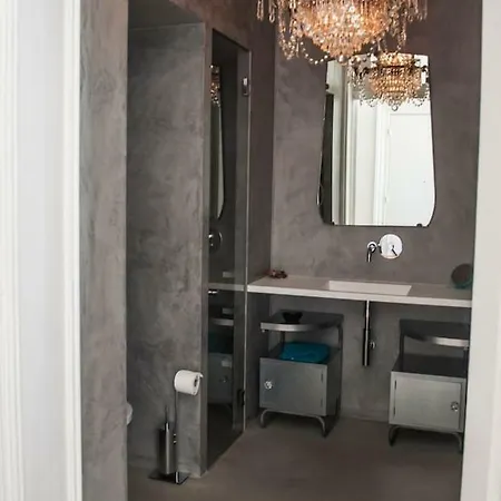 Amazing Riverside Balcony 2br Apartment *