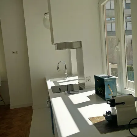 Amazing Riverside Balcony 2br Porto