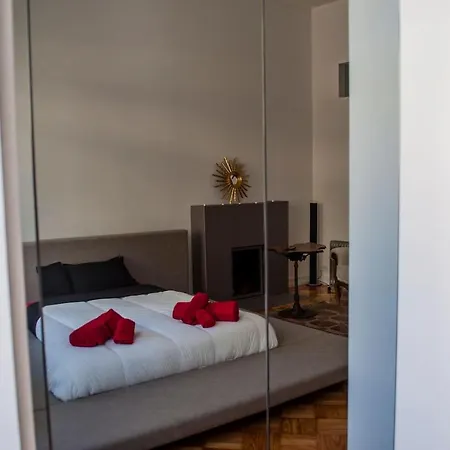 Amazing Riverside Balcony 2br Apartment *