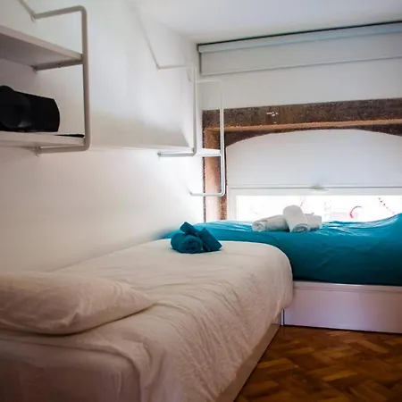 Amazing Riverside Balcony 2br Porto